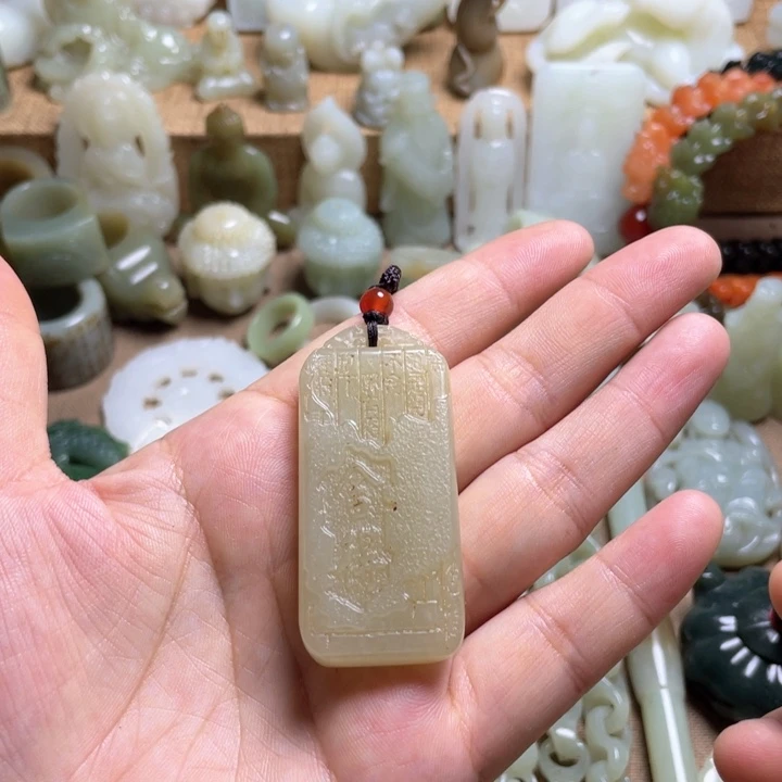 和田玉未镶嵌颈饰云*