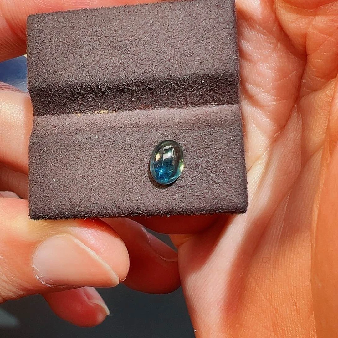 蓝宝石裸石未镶嵌羞****比1.03克拉天然水鸭绿蓝宝石