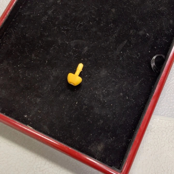 霍****默认微瑕不对不换