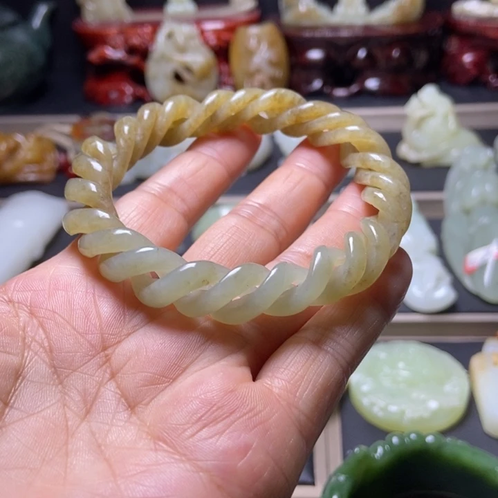 和田玉手镯未镶嵌