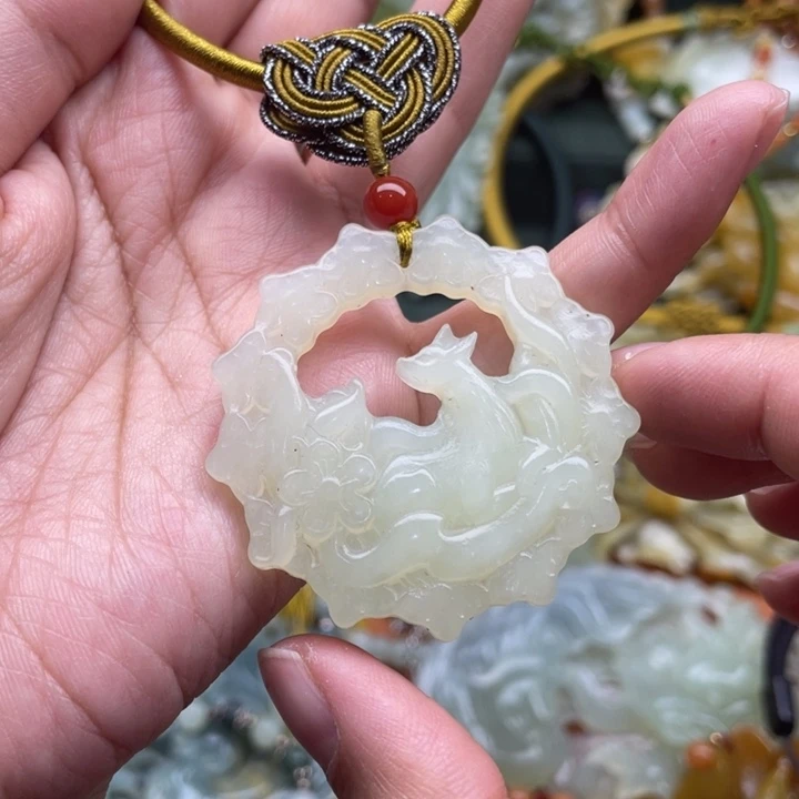 蛇纹石玉吊坠合金