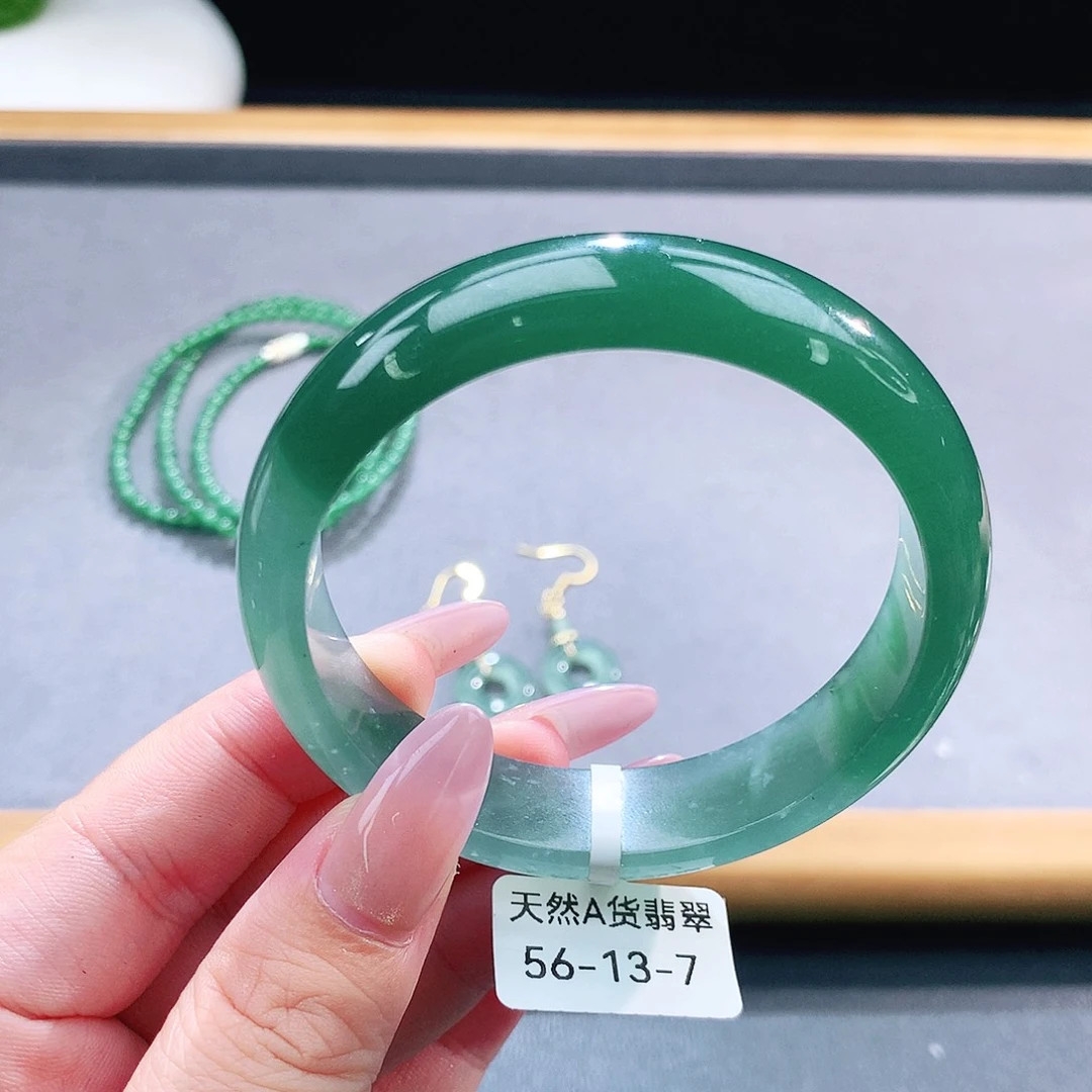 未镶嵌手镯（圆镯）翡翠