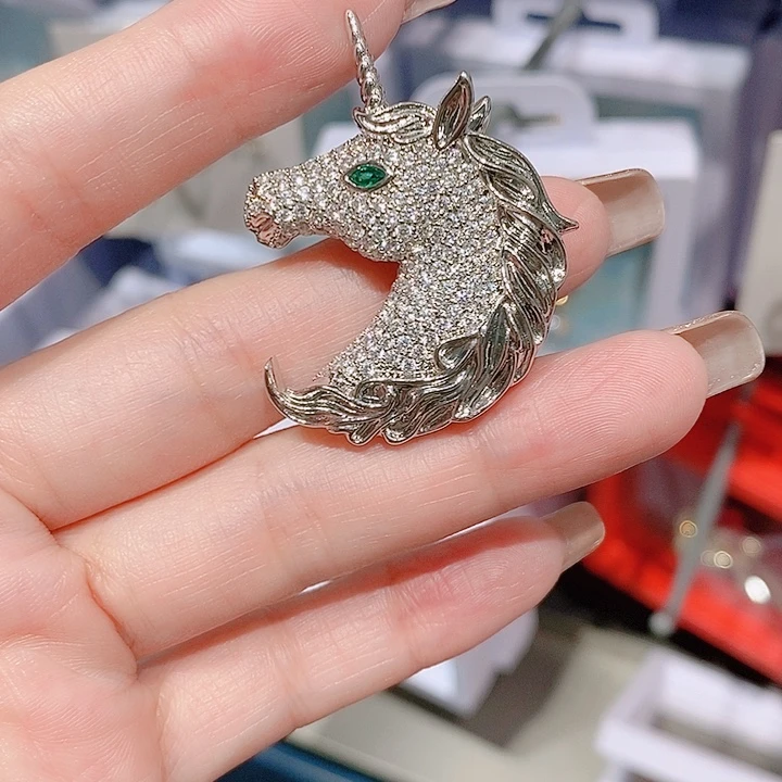 锆石铜合金独角兽头胸针