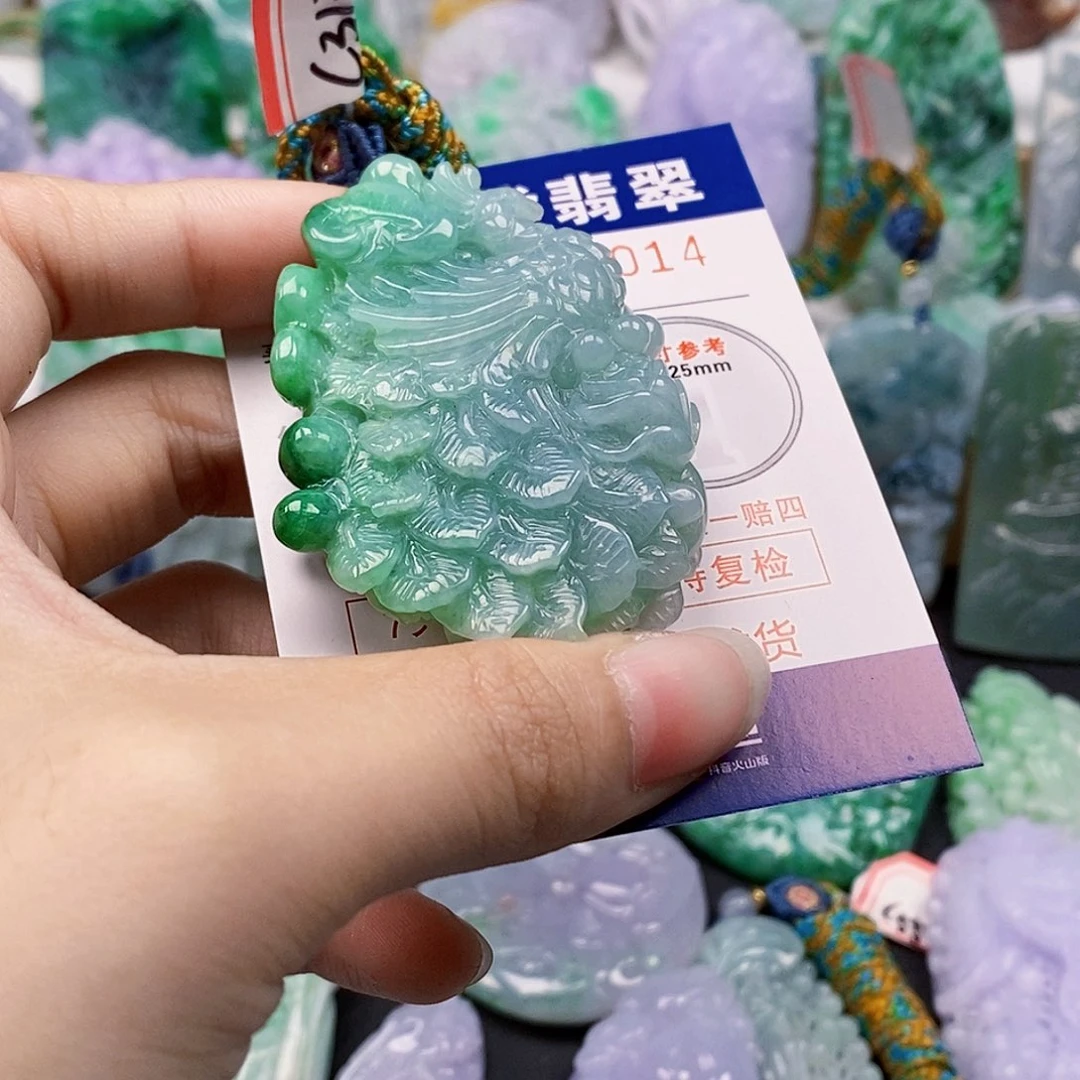 吊坠(不含链)未镶嵌翡翠山****?