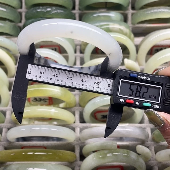 蛇纹石玉未镶嵌手镯330