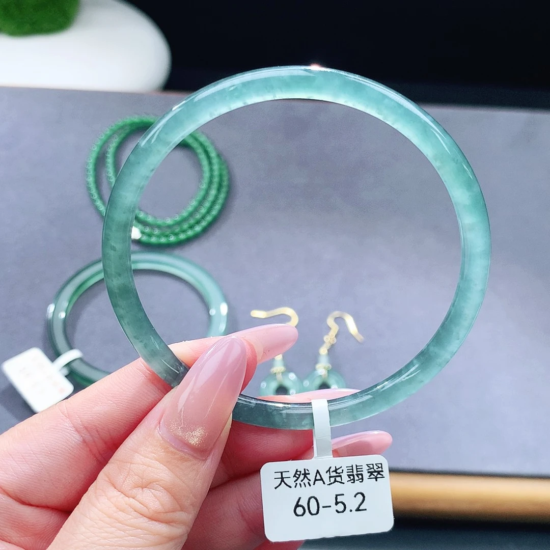 未镶嵌手镯（圆镯）翡翠