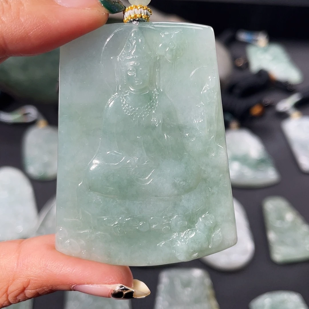 翡翠未镶嵌颈饰素衣观音