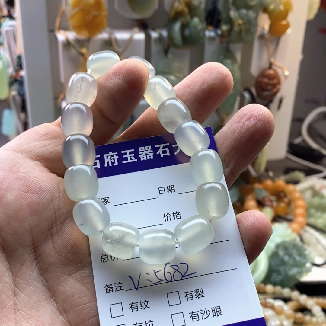 未镶嵌蛇纹石玉颈饰