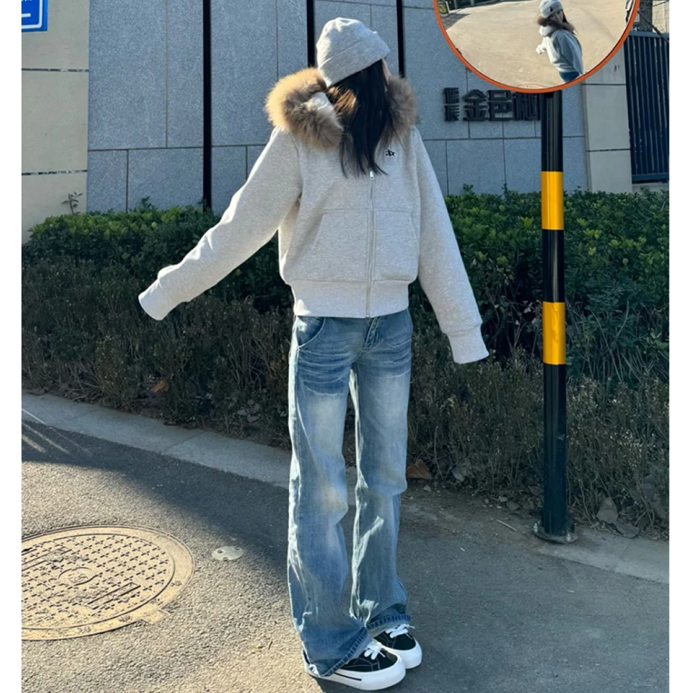 浅蓝色直筒牛仔裤女2025春季新款复古高腰显瘦微喇叭阔腿宽松裤子