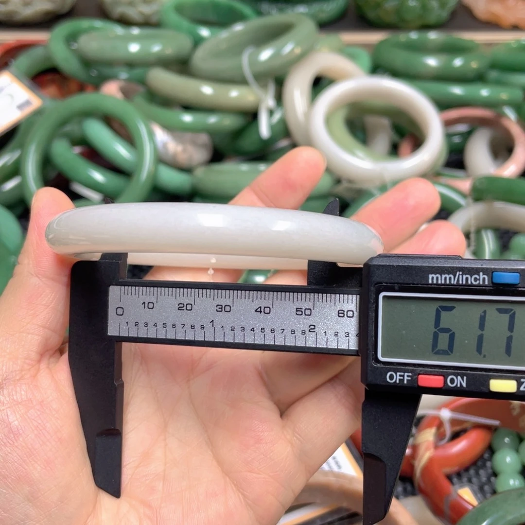 石英质玉未镶嵌手镯