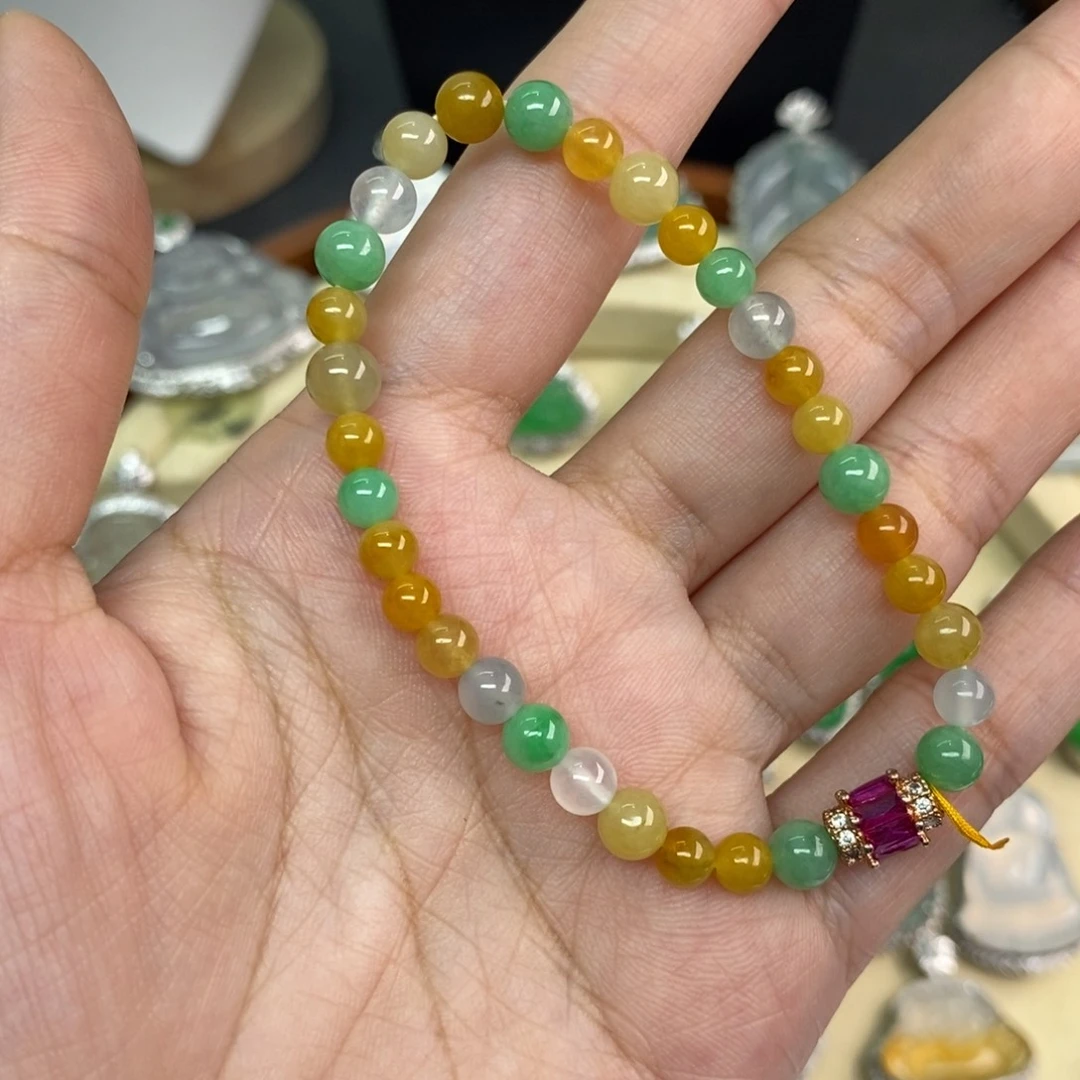 楚***_颈饰未镶嵌翡翠A货翡翠