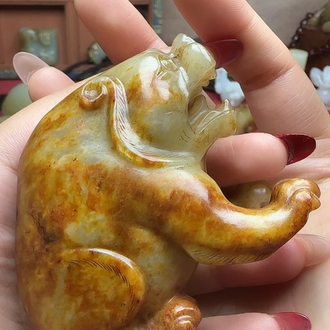 向***。和田玉未镶嵌挂件