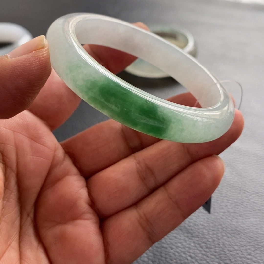 未镶嵌手镯翡翠天然翡翠手镯