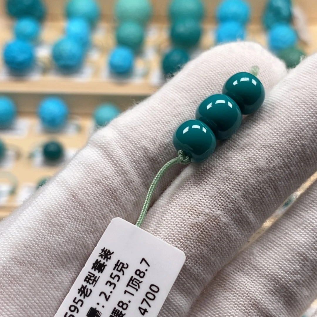 刘***柱绿松石未镶嵌精品原矿高瓷绿松石