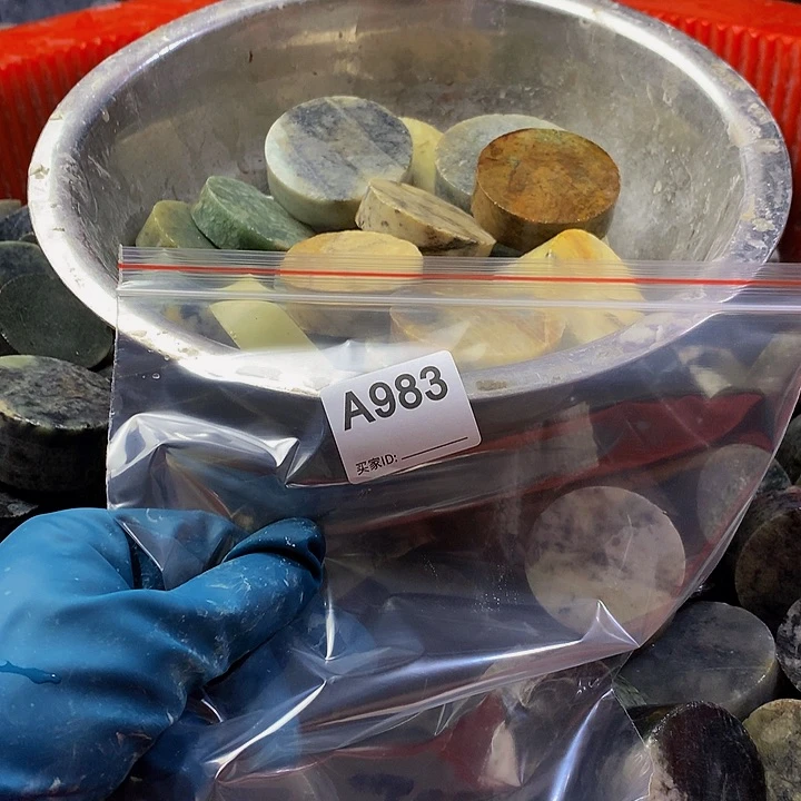 蛇纹石玉珠宝半成品未镶嵌蜉*。