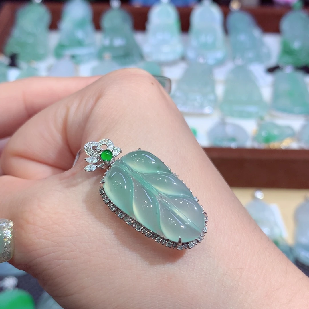 翡翠18K金镶嵌吊坠(不含链)天然缅甸A货翡翠揭阳工叶