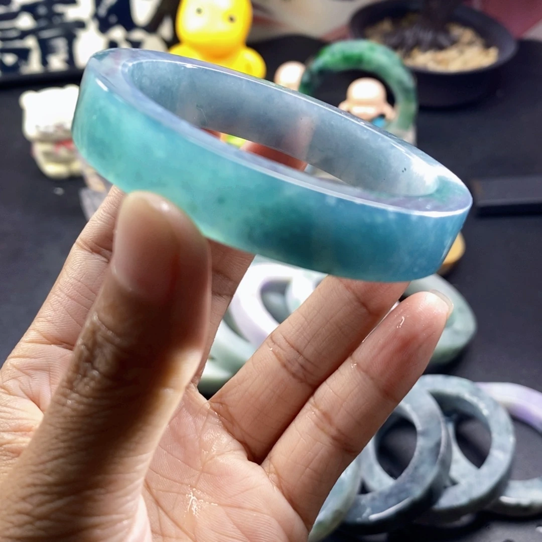 定制翡翠未镶嵌翡翠手镯