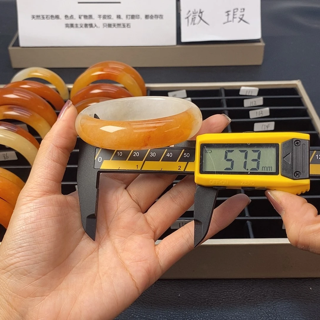 未镶嵌石英质玉（黄龙玉）手镯95号茄子山金沙老油红如血黄龙