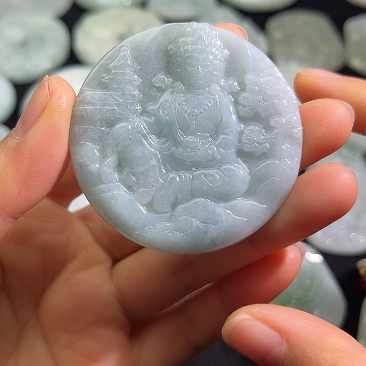 翡翠未镶嵌颈饰观音