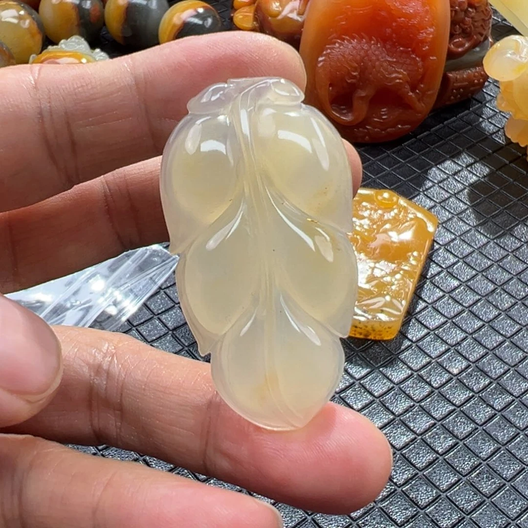 石英质玉未镶嵌颈饰