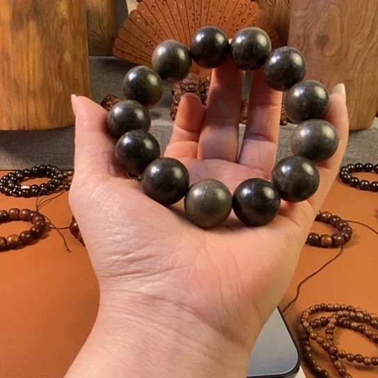 老山檀香老山檀香1.8微瑕阴沉