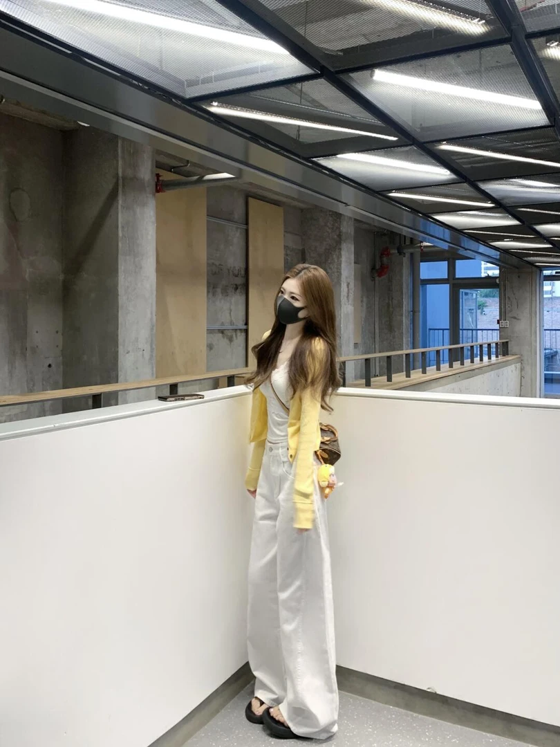 【初阳】秋冬季时尚慵懒风休闲极简风时尚套装黄色针织开衫牛仔裤女