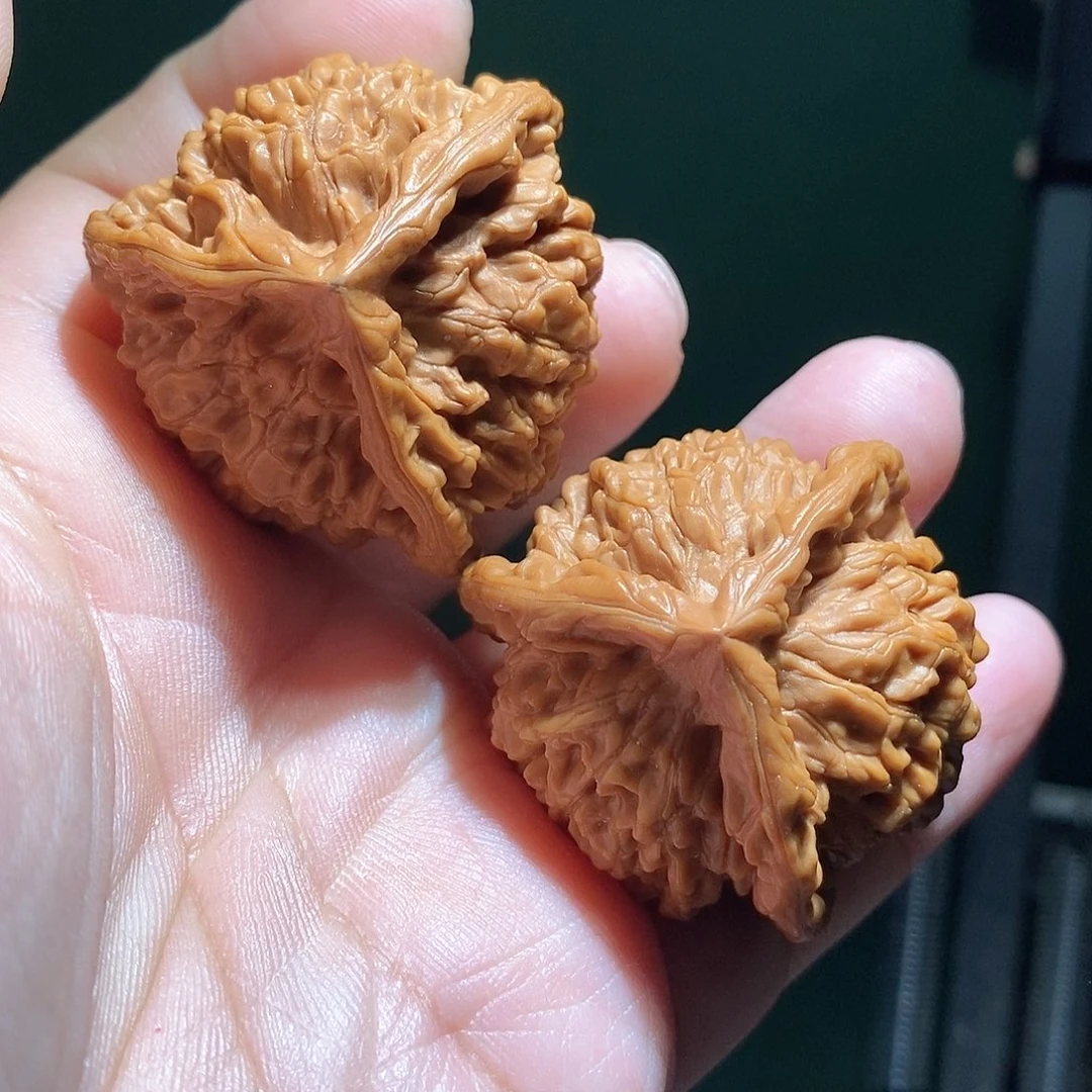 文玩核桃把件43王勇三棱全品