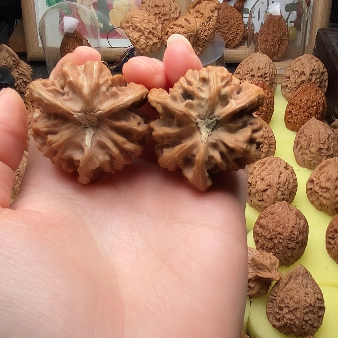 巴***鲁文玩核桃把件盘山三棱