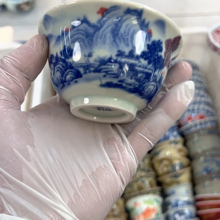 瓷片白青花富春山居图压手杯