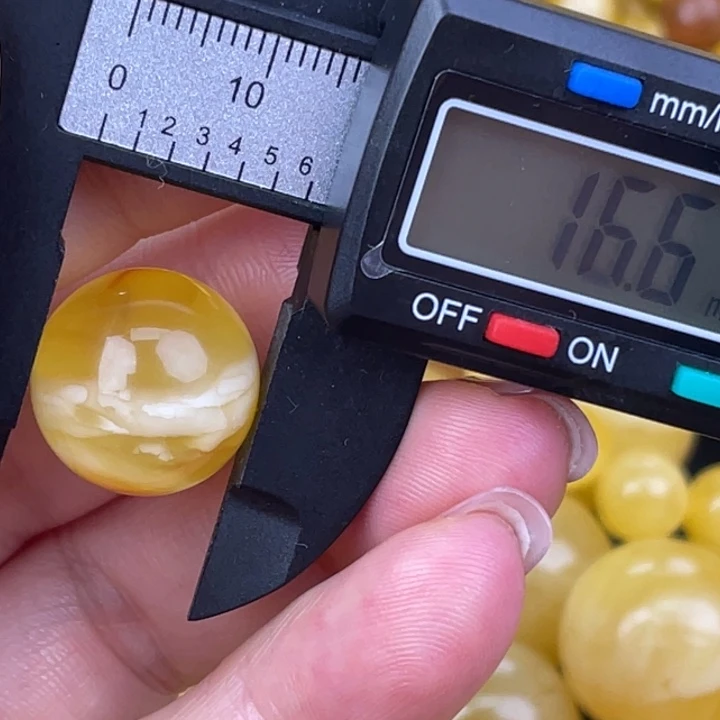 蜜蜡未镶嵌裸石366微瑕