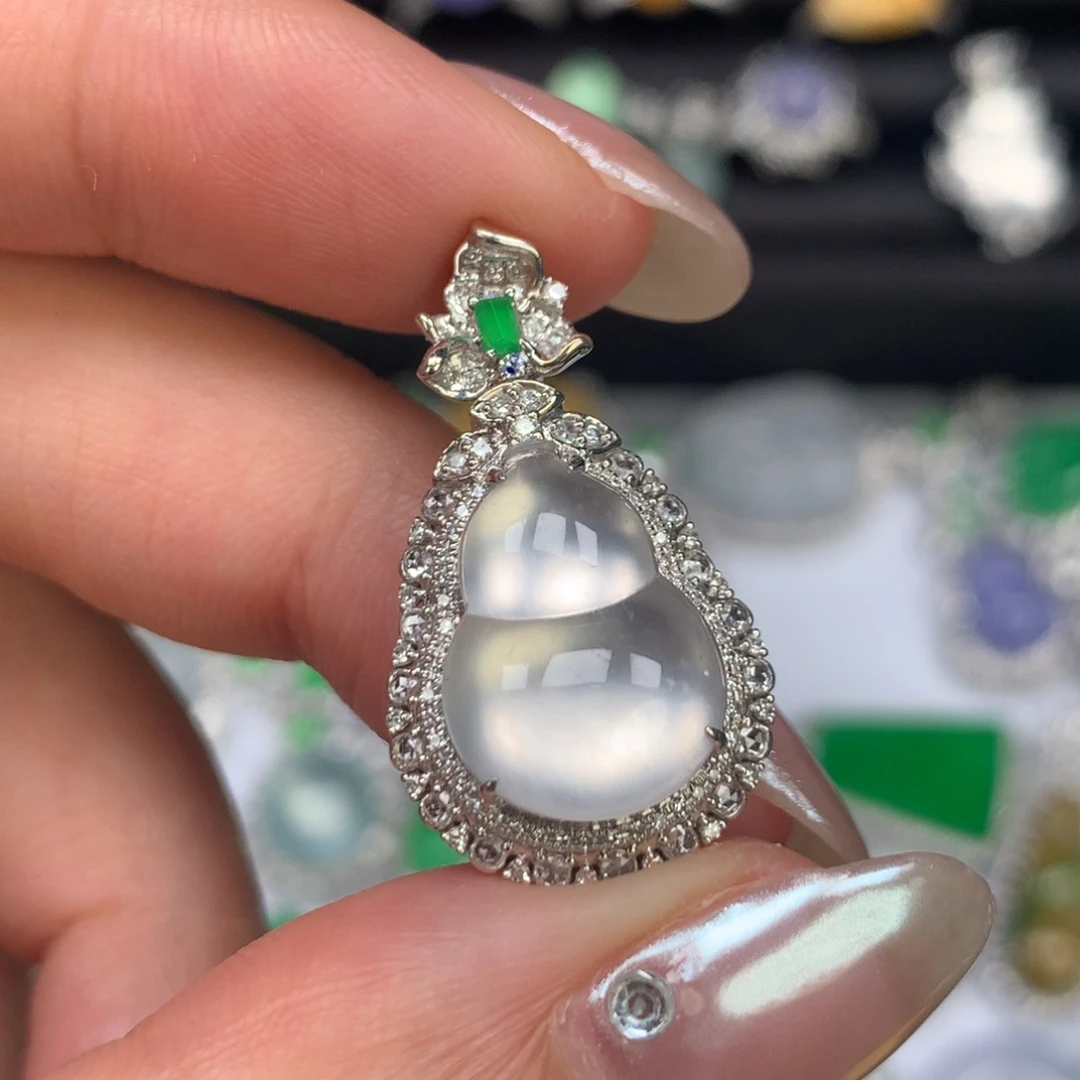 翡翠18K金镶嵌颈饰