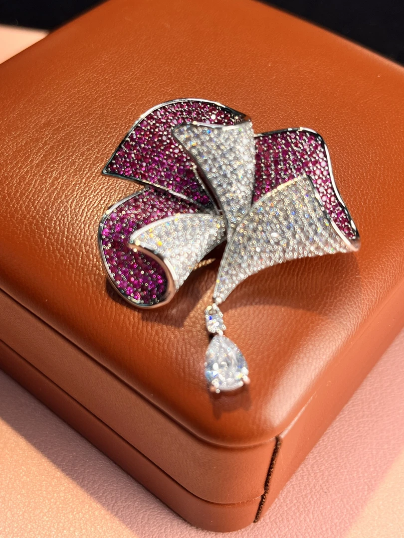 铜合金锆石胸针 30848-1高级（红）法式重工奢华卷恋花胸针满钻