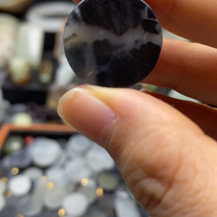 王***陈和田玉未镶嵌颈饰