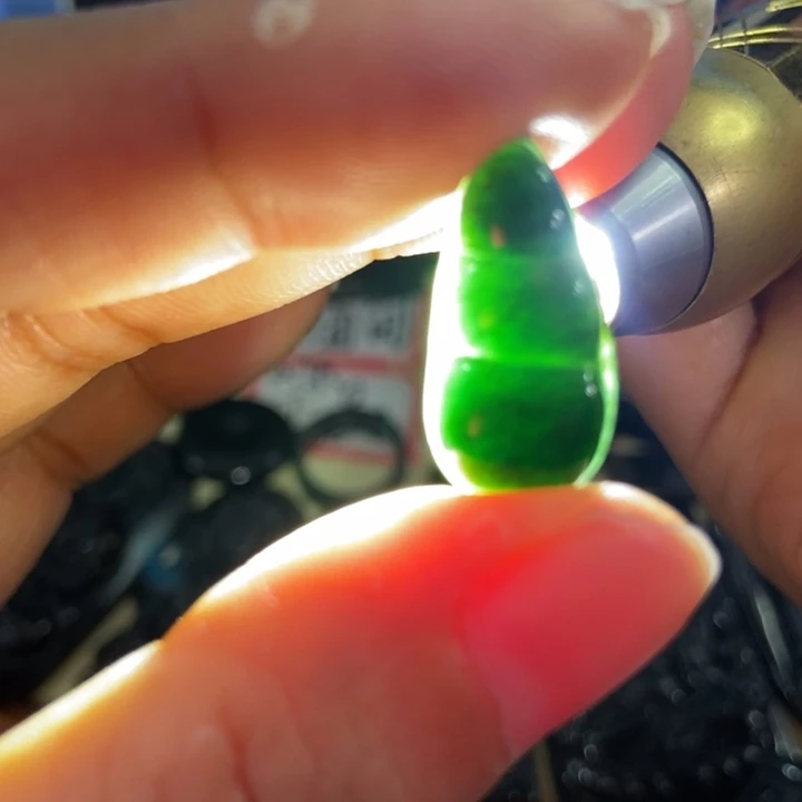 翡翠颈饰未镶嵌墨翠