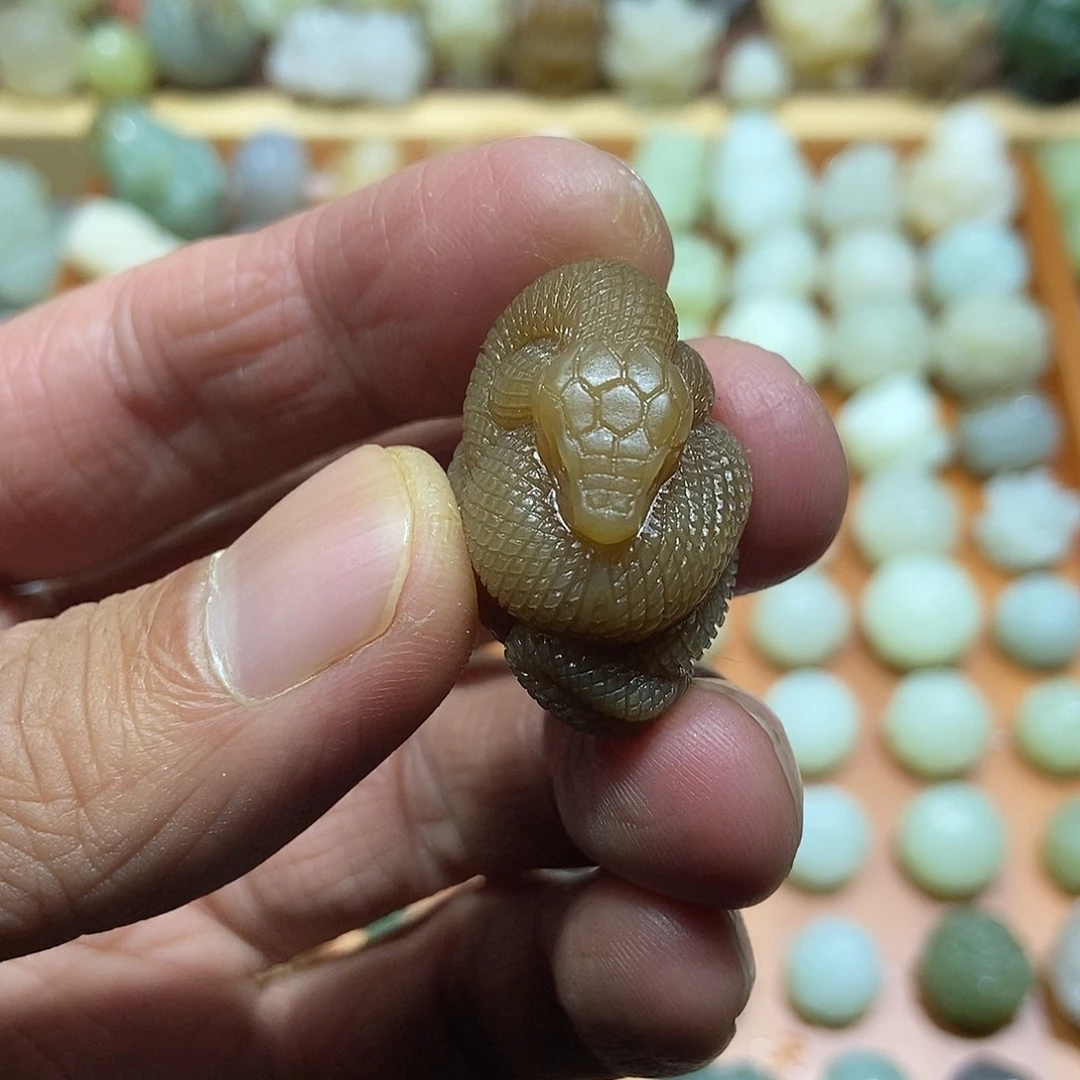 和田玉未镶嵌颈饰定制