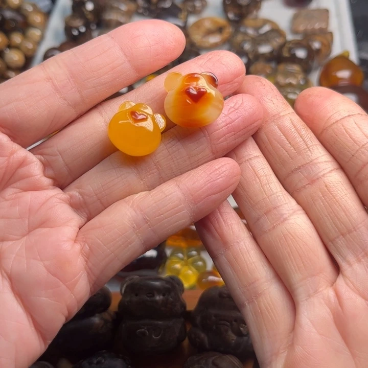 琥珀未镶嵌颈饰蜜蜡