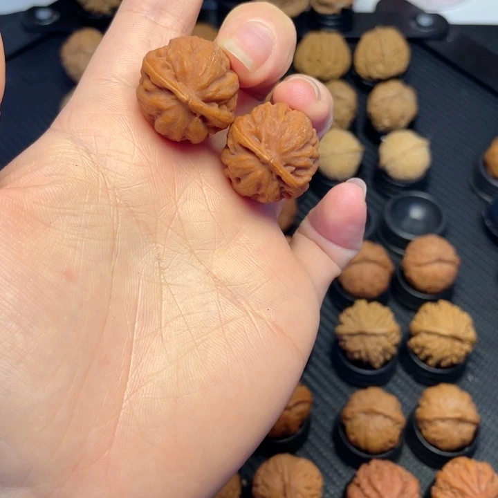 爱***签把件文玩核桃粗筋肉球