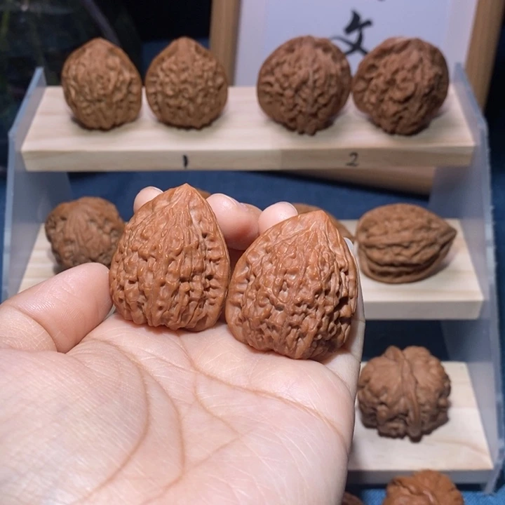 文玩核桃吊坠蛇王一抹红