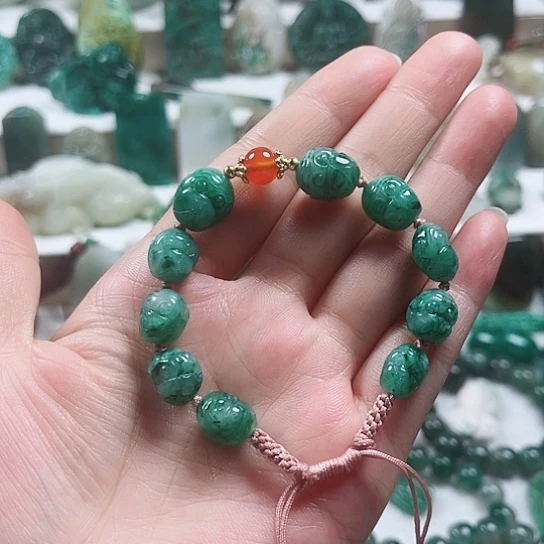 独山玉未镶嵌把件