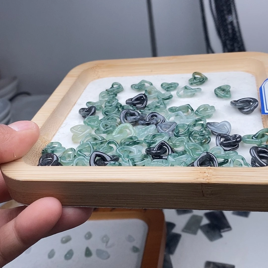 翡翠颈饰未镶嵌双环88一个