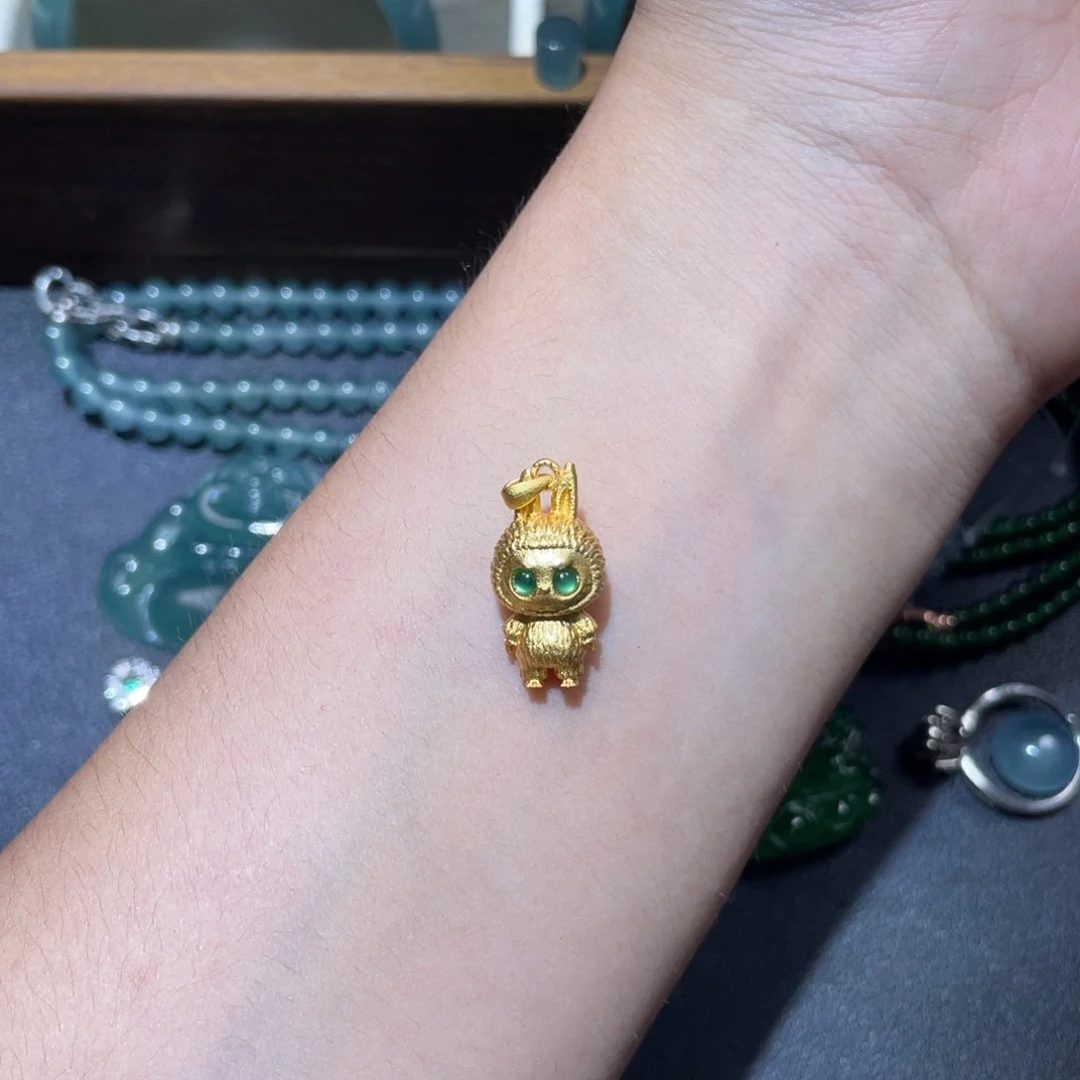 翡翠未镶嵌项圈拉布布