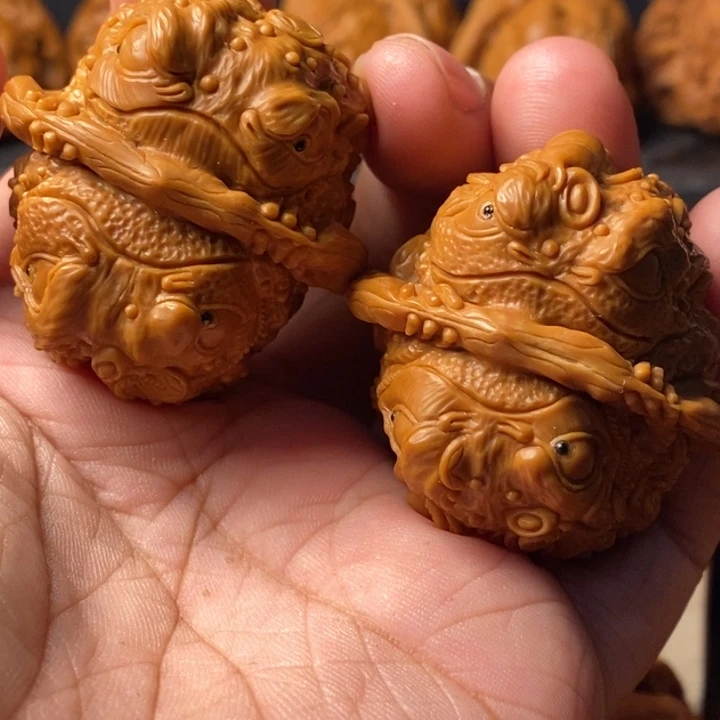 玫***瑰把件文玩核桃金蟾