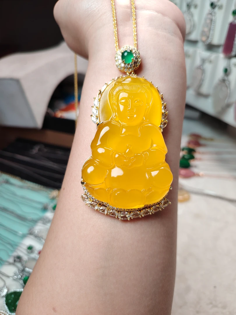 正品天然玉髓鸡油黄色大观音吊坠