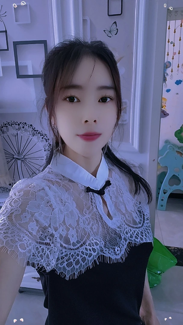 新中式蕾丝拼接盘扣短袖T恤2025夏季新款设计感开叉修身显瘦上衣