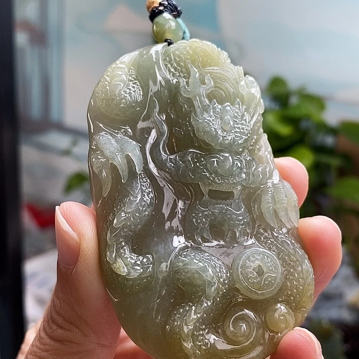 翡翠未镶嵌颈饰龙牌