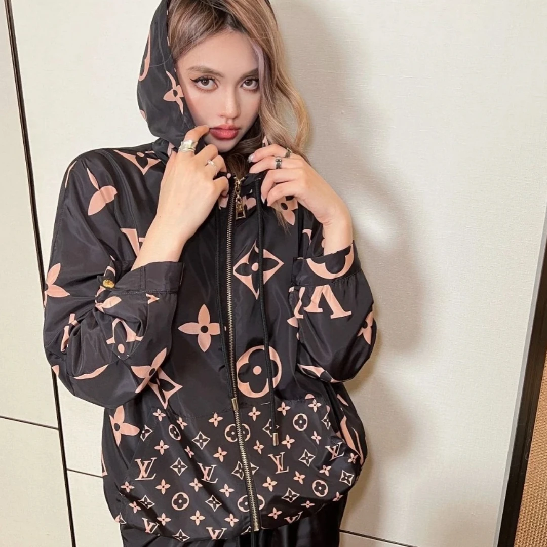 95新 LouisVuitton/路易威登 bb2486 锦纶爆款老花满印冲锋衣42码
