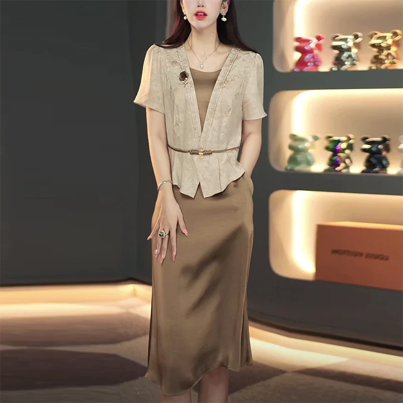 2025新款夏季上新高端气质时尚假两件显瘦修身贵妇女神遮肉连衣裙