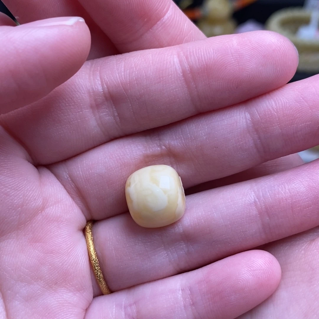 行***膀蜜蜡未镶嵌珠宝奇石