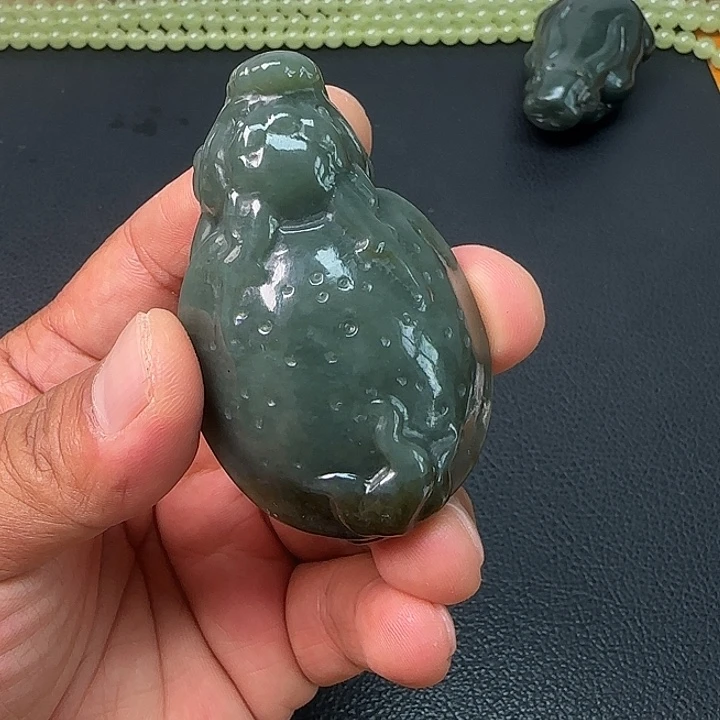 和田玉未镶嵌把件
