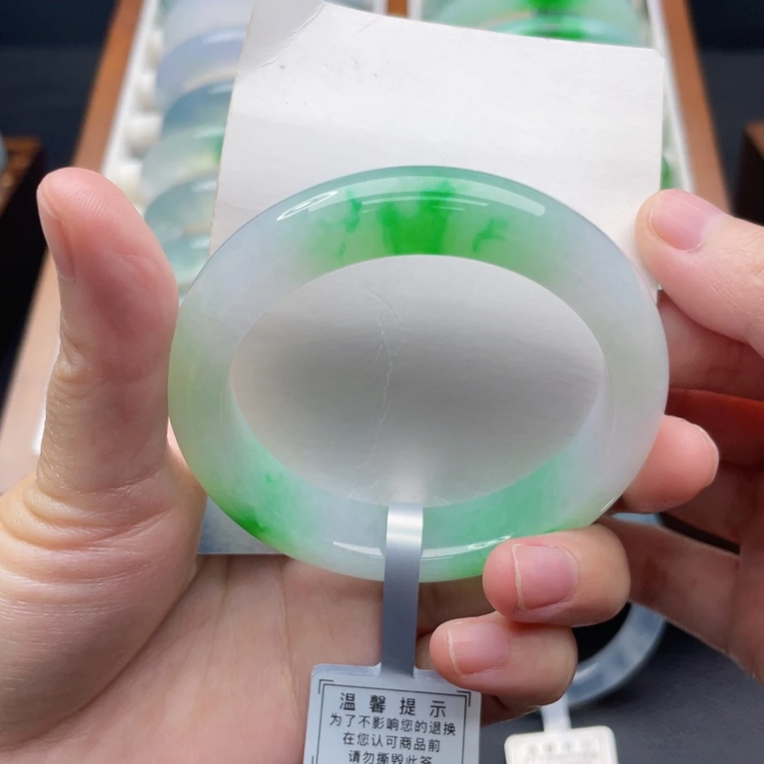 翡翠未镶嵌手镯50.5白底青